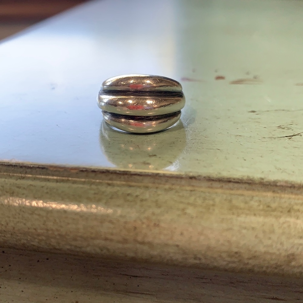 *Retired* James Avery ring